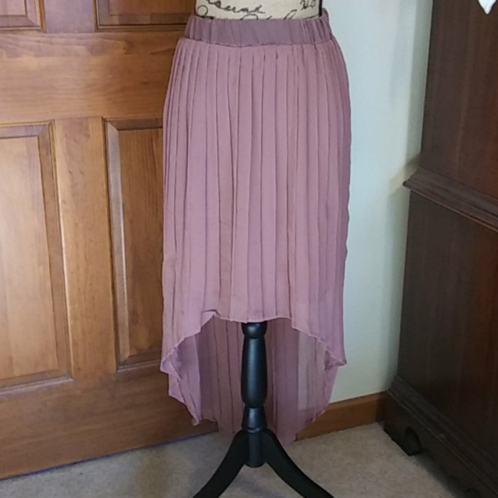 Lined hi/ low skirt with pleats